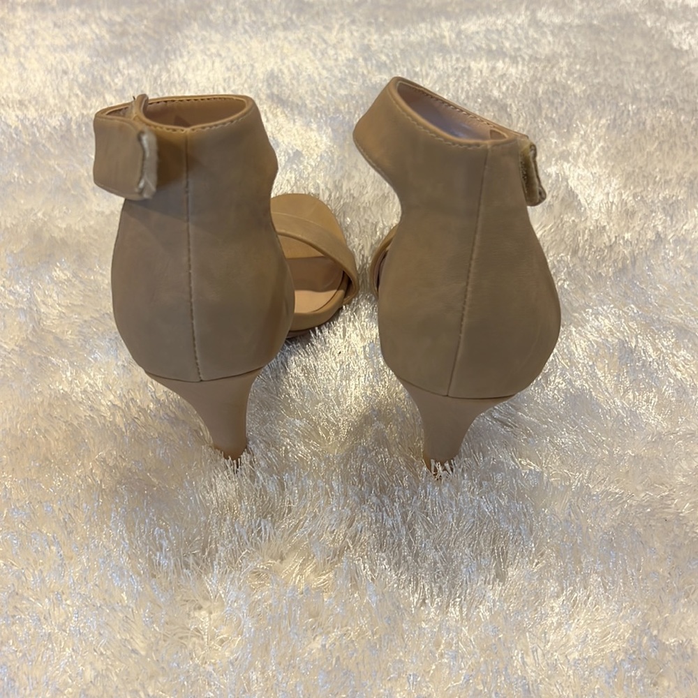 D Shoes - Picture 3 of 6